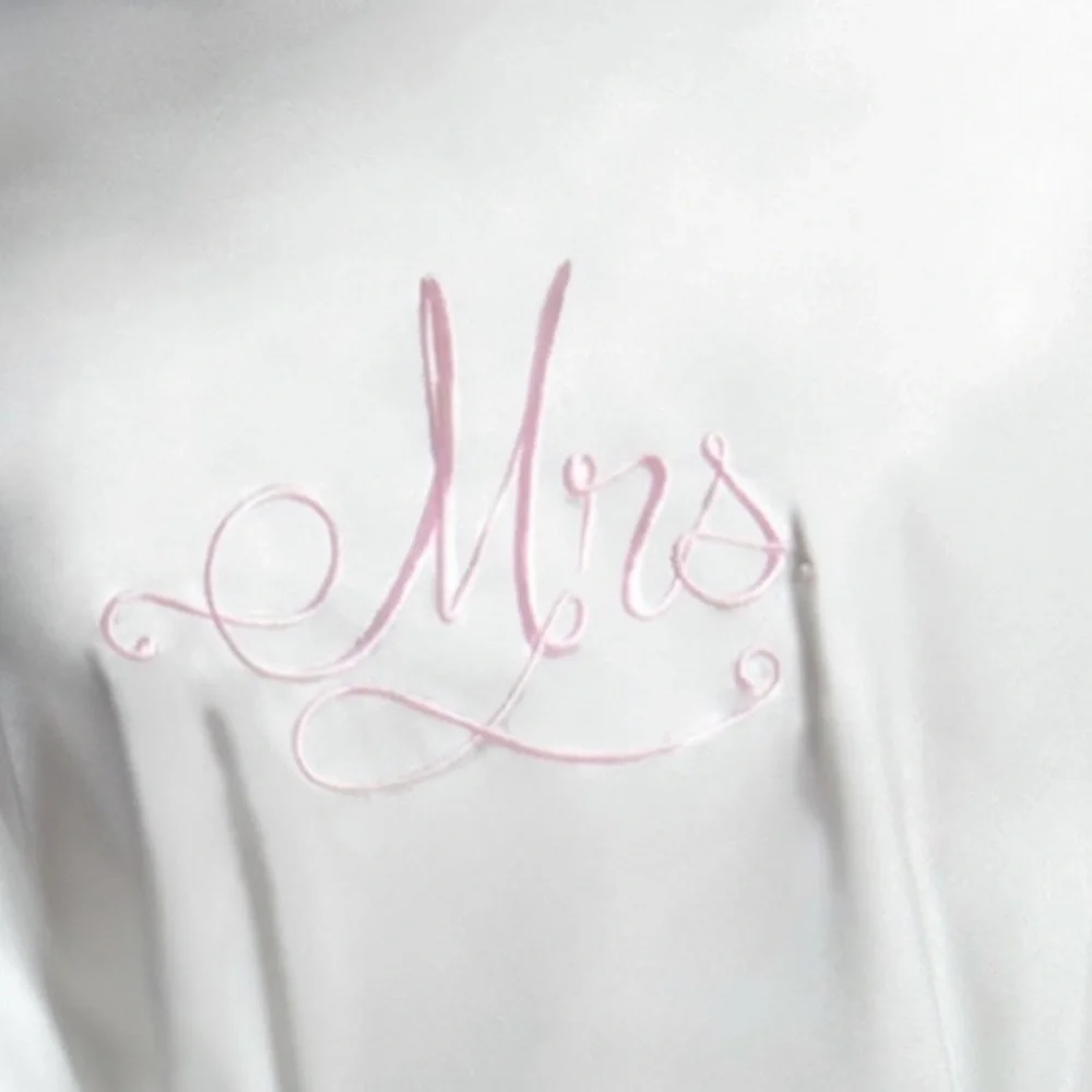NWOT Linea Donatella Mrs. Embroidered Wrap Robe and Chemise Nightgown Set